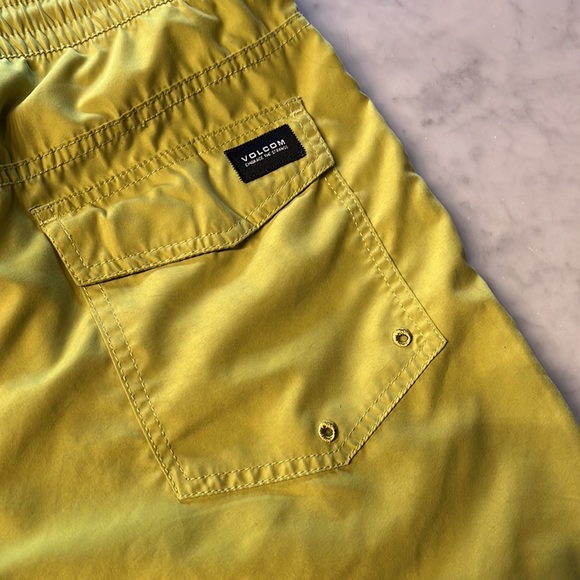 Volcom swim shorts trunks. Citrine green. Mens Medium. - Picture 7 of 10